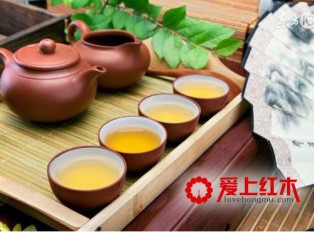 红木家具与茶浑然一体，气韵动人