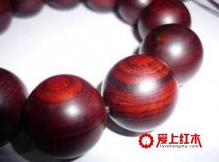 教你如何鉴别小叶紫檀手串！