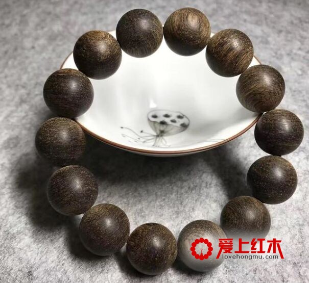 佩戴沉香有讲究，是戴左手还是戴右手好呢？-4