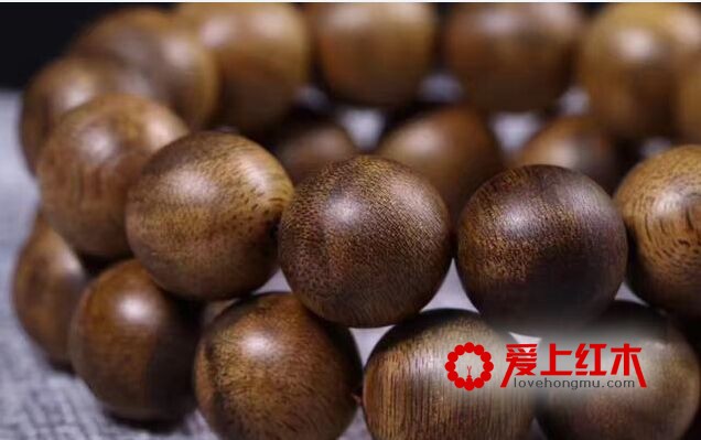 佩戴沉香有讲究，是戴左手还是戴右手好呢？-3