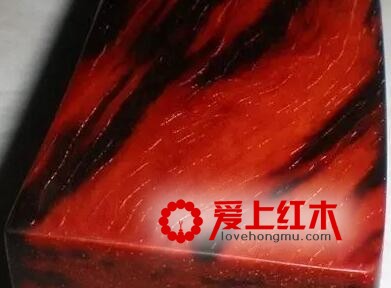 什么是小叶紫檀的二膘料、泥料、犀角质、鸡血料？-7
