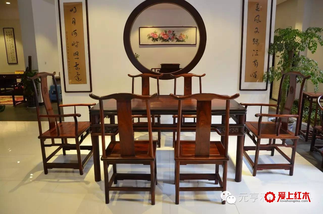 红木餐桌如何选择？红木餐桌的摆放讲究什么