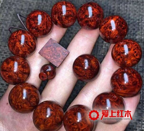 哪些人不适合佩戴小叶紫檀手串？