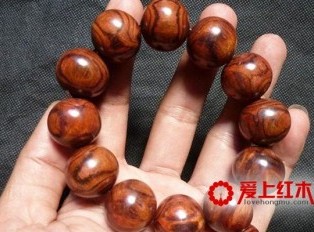 海南花梨木手串佩戴有讲究，赶紧了解一下吧