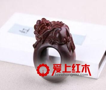 选红木的首饰品哪种好？哪种首饰有利于身体健康
