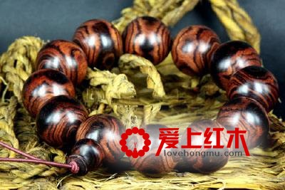 海南黄花梨手串怎样看好坏？学会几个鉴定方法