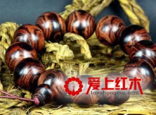 海南黄花梨手串怎样看好坏？学会几个鉴定方法