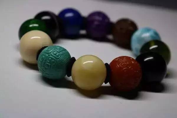 春季怎么戴手串?八大绝美文玩手串,春季必玩-6
