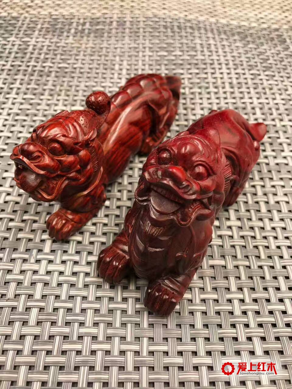 印度小叶紫檀高密度泥料带金星成对瑞兽把件-4