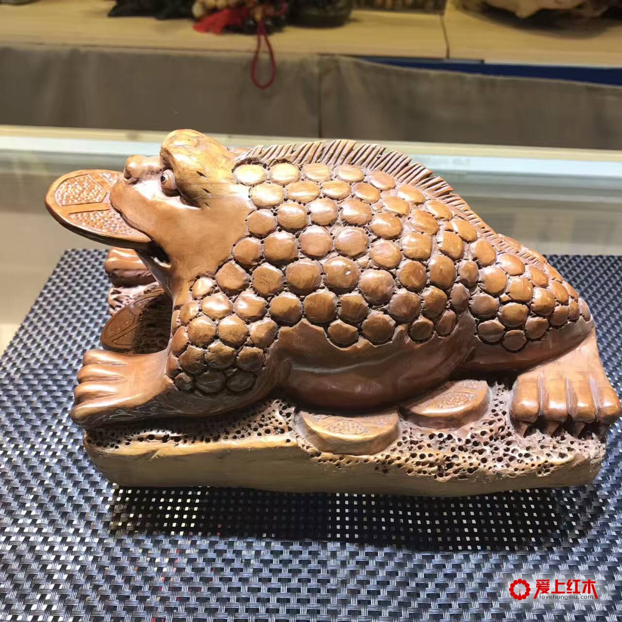 红豆杉手工雕刻招财金蟾 客厅风水摆件-1