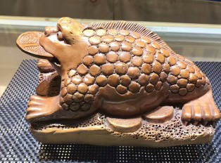 红豆杉手工雕刻招财金蟾 客厅风水摆件