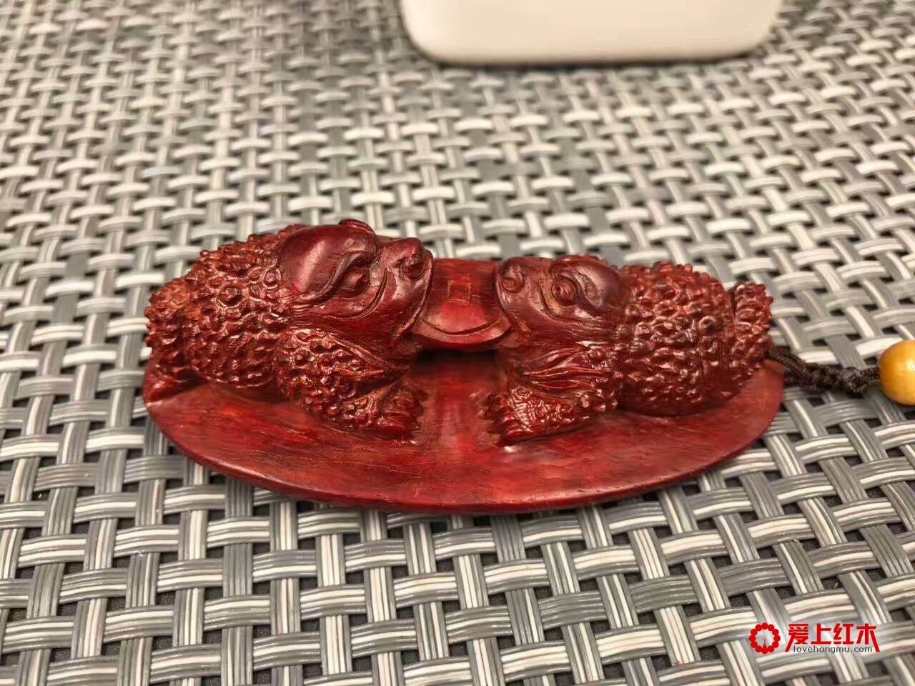 印度小叶紫檀金蟾把件欣赏 纯手工雕刻吸财进宝-2