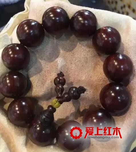 将小叶紫檀手串盘出惊艳包浆的四个阶段-5