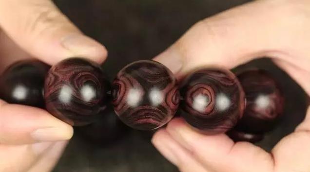 木中黄金：盘玩黄花梨，越“搓”越值钱！