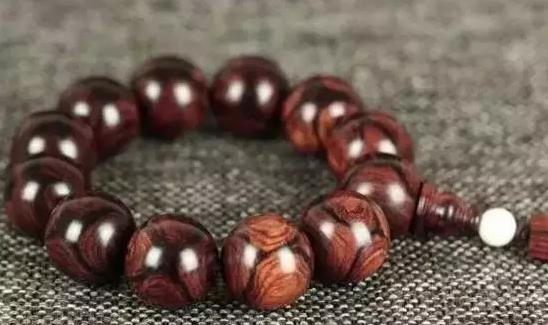木中黄金：盘玩黄花梨，越“搓”越值钱！-2