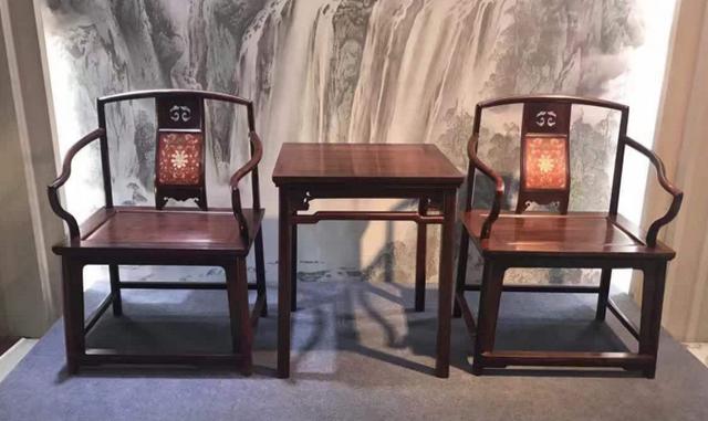 紫檀鉴别：从木头上刮点木粉浸酒，会出现奇异现象-2