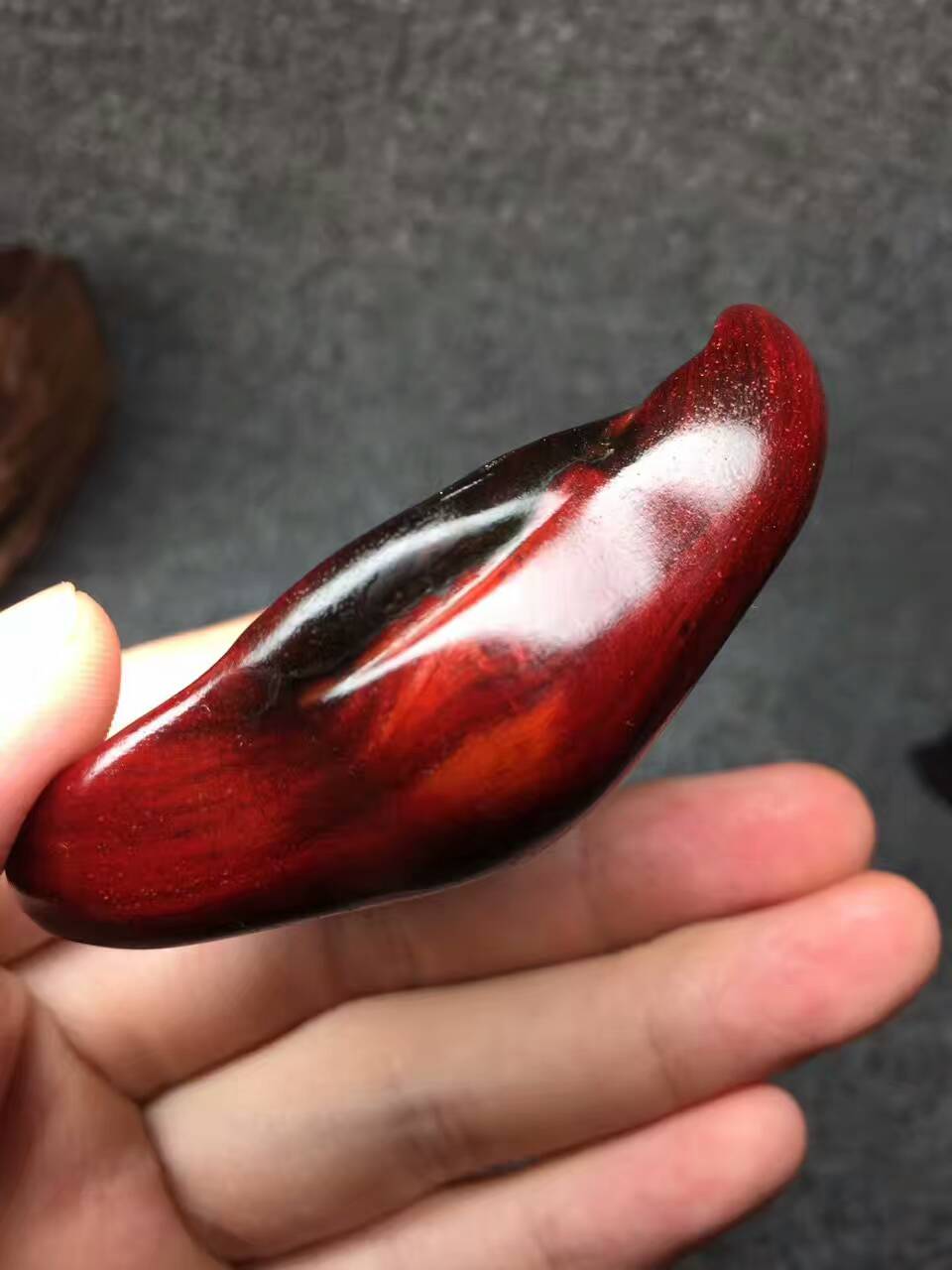 粗金星小叶紫檀《武圣关公》 泥料火焰纹辟邪挂饰-6