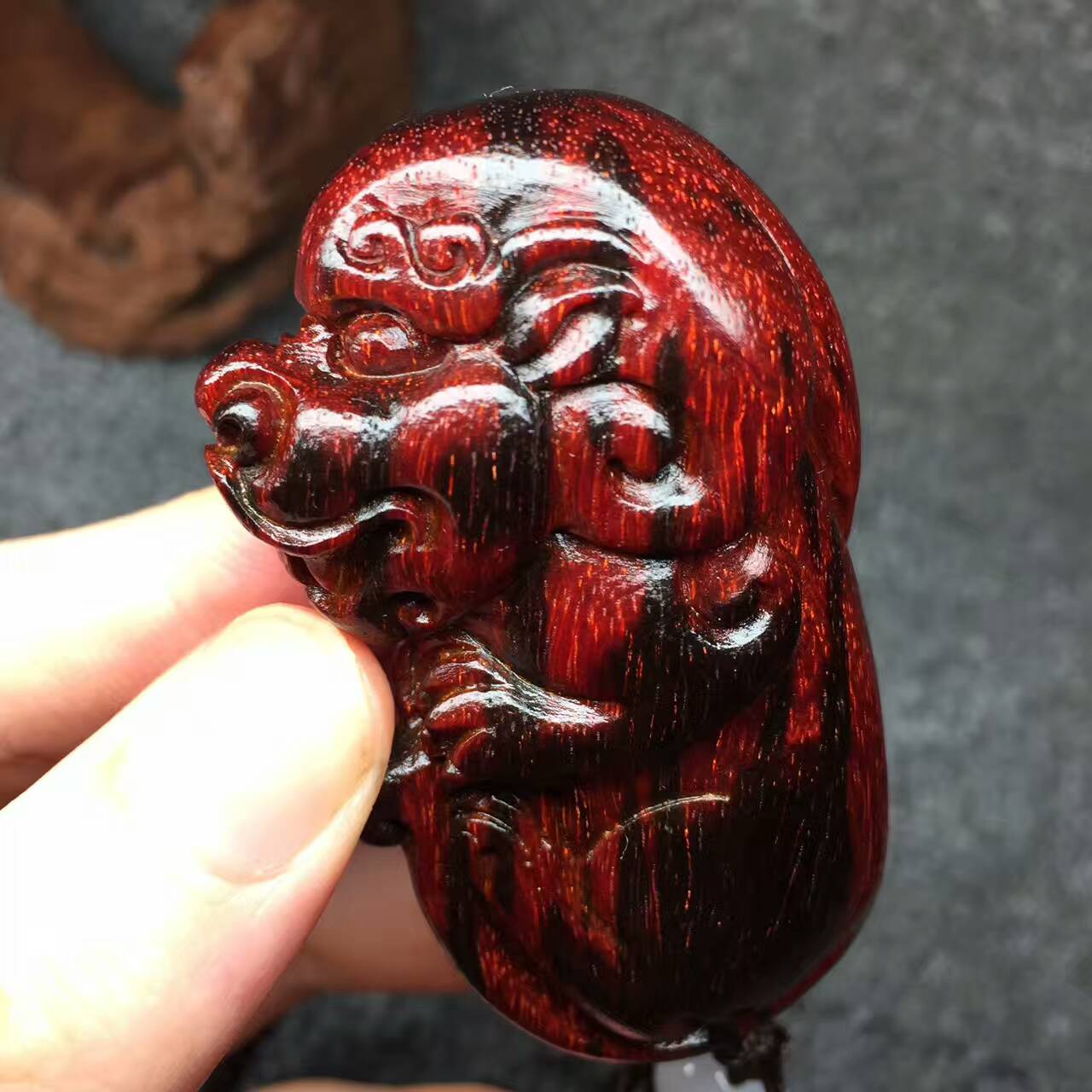 小叶紫檀精品《招财貔貅》小手把件 可做服饰搭配-4