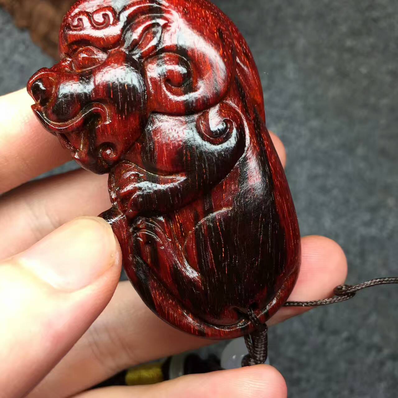小叶紫檀精品《招财貔貅》小手把件 可做服饰搭配-9