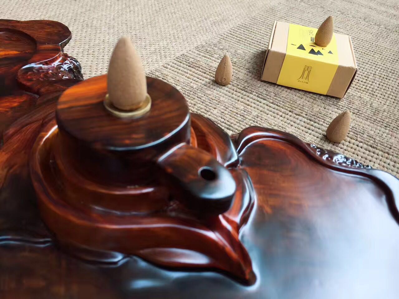 老挝红酸枝茶盘：茶室中的美人，红木中的经典-3