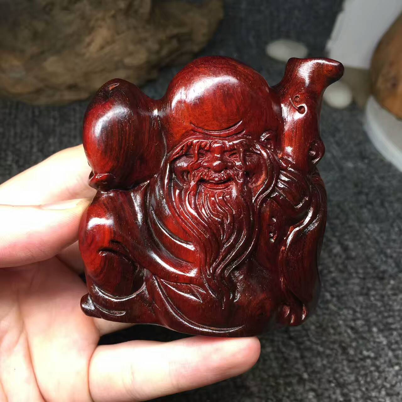 小叶紫檀寿星捧寿桃小摆件 高油性带金星-1