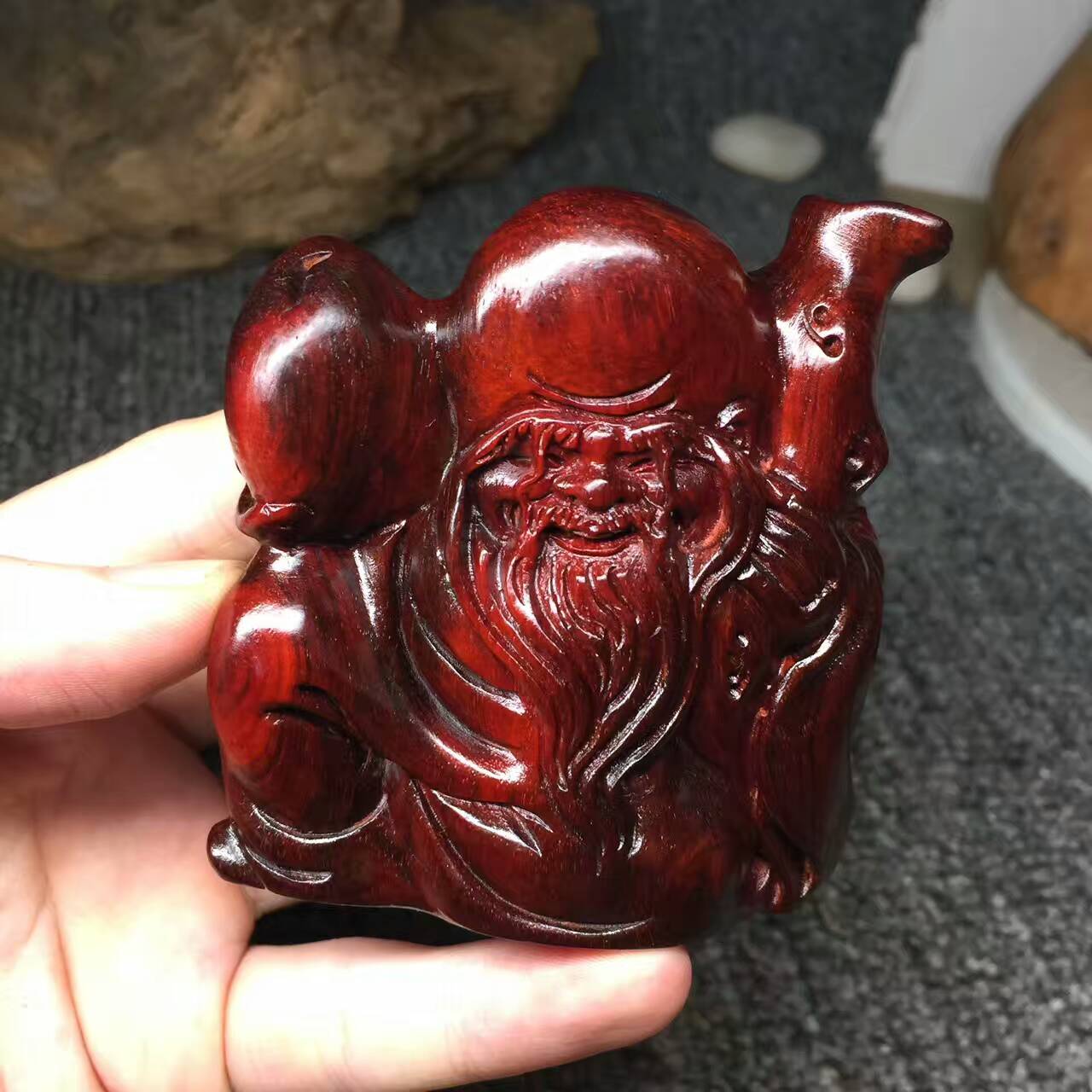 小叶紫檀寿星捧寿桃小摆件 高油性带金星-3
