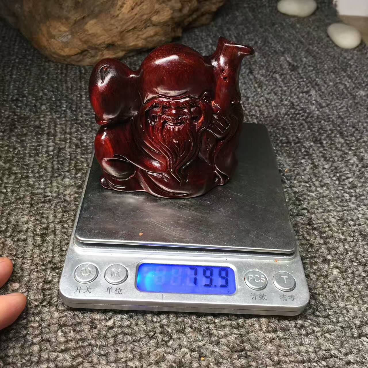 小叶紫檀寿星捧寿桃小摆件 高油性带金星-9