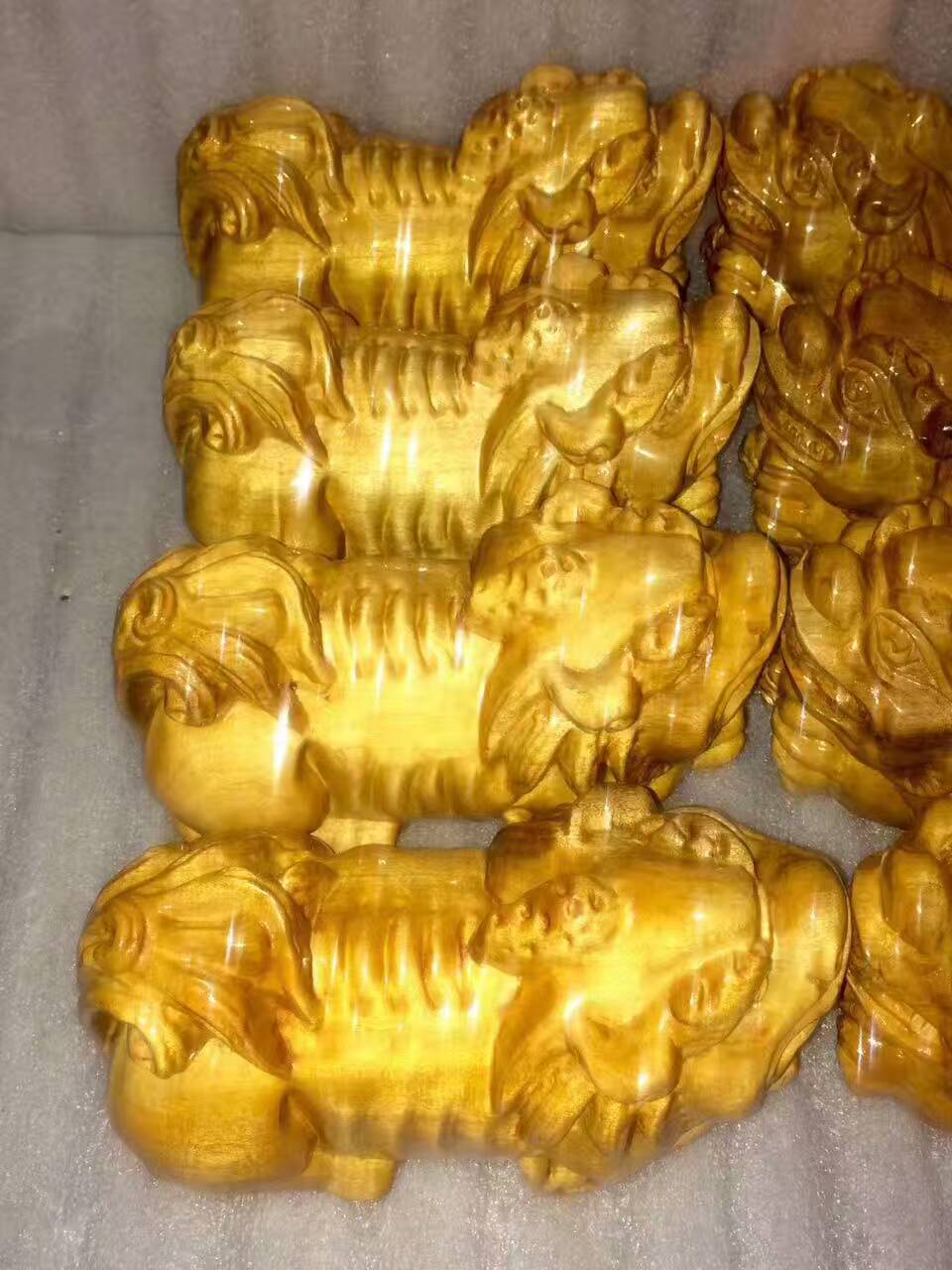 小叶桢楠貔貅 金色亮泽招财摆件-2