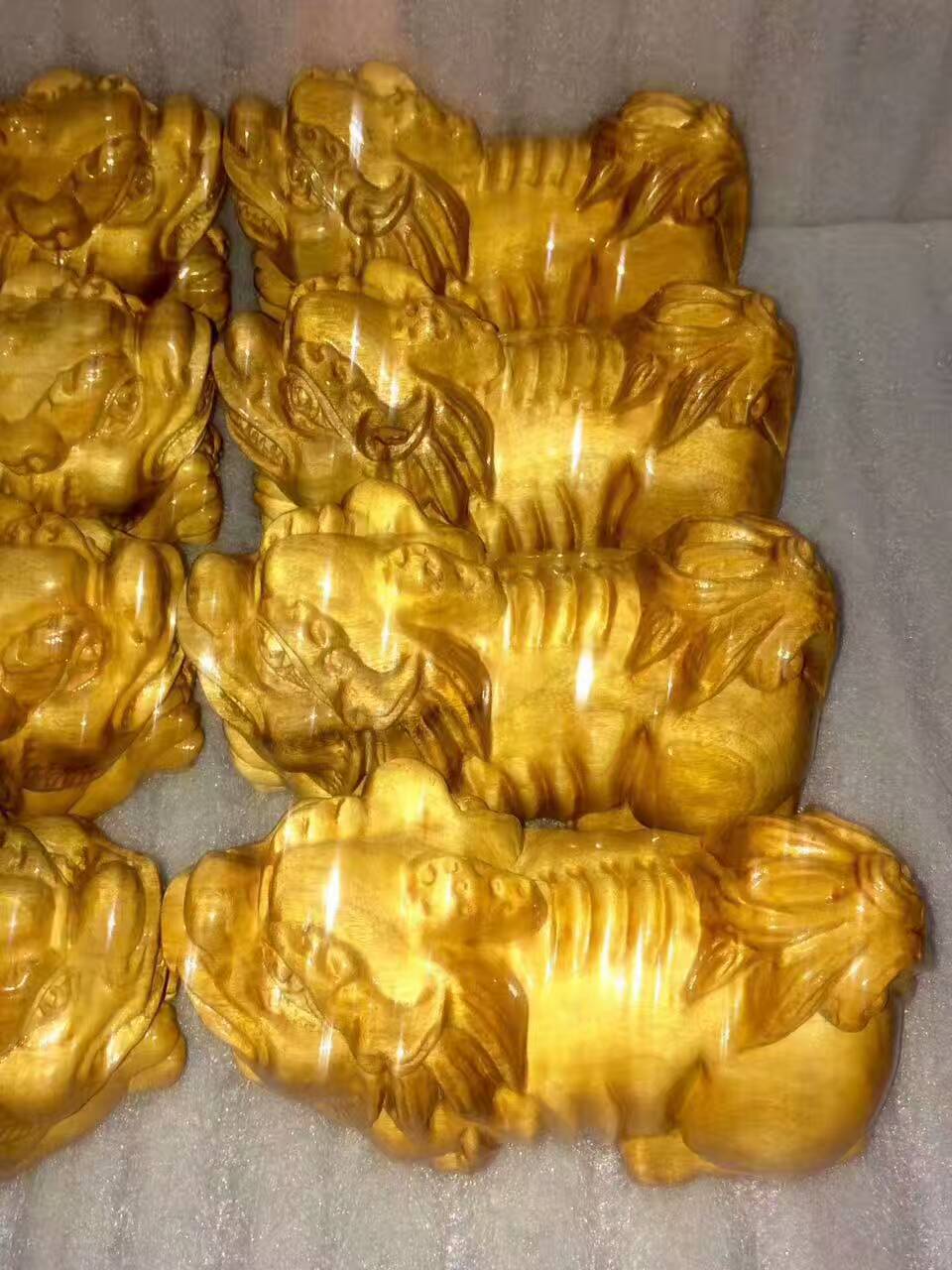 小叶桢楠貔貅 金色亮泽招财摆件-4