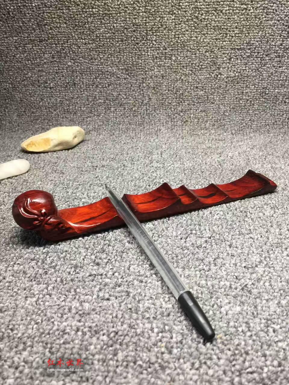 小叶紫檀摆件钱袋型笔架 小巧玲珑给书桌增添蕴意-3