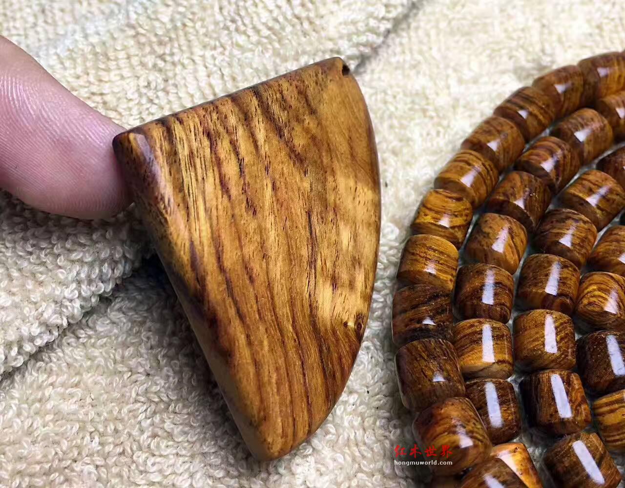 海南黄花梨手串 黄金虎皮纹精工细作-2