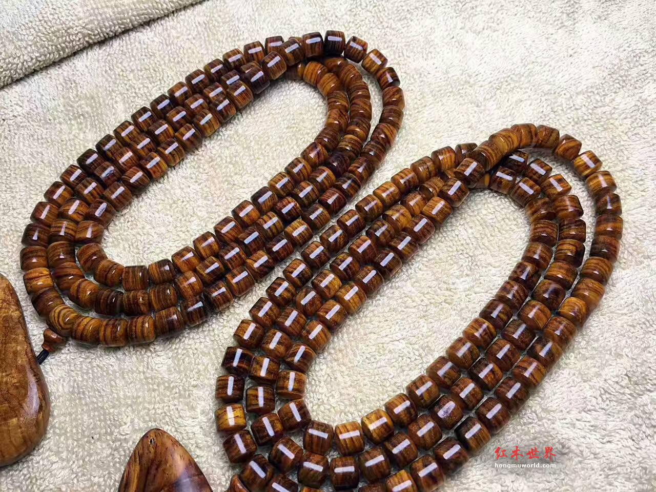 海南黄花梨槺梨8X8手串 黄金虎皮纹饱满黑线纹路搭配水波随形吊坠-6