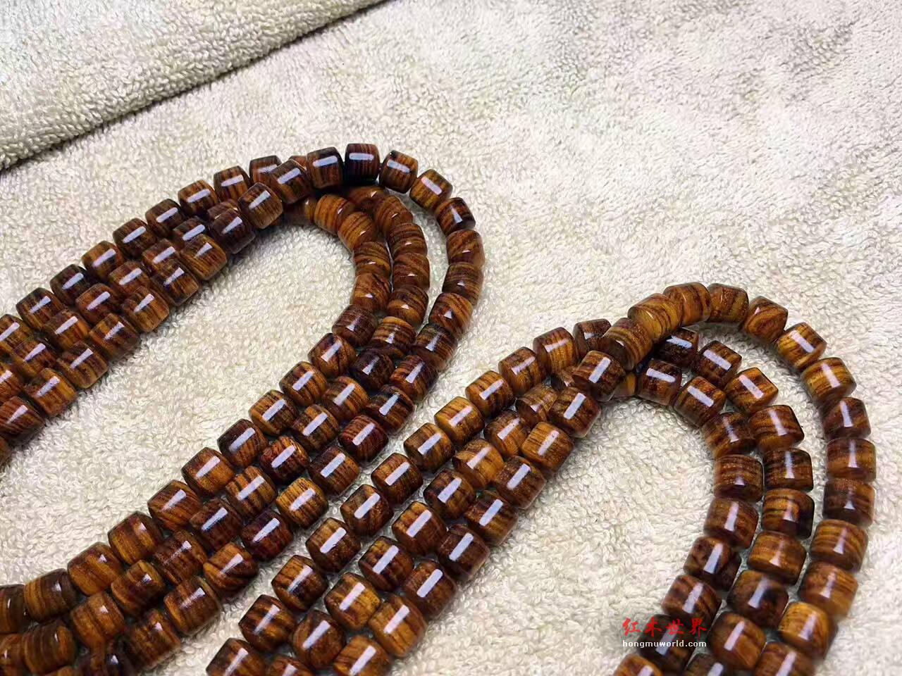 海南黄花梨槺梨8X8手串 黄金虎皮纹饱满黑线纹路搭配水波随形吊坠-5