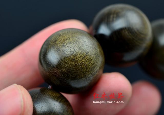 昂贵的金丝楠木手串鱼龙混杂，几个简单方法鉴定，不上当-3