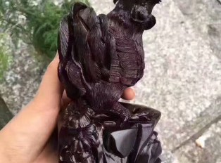 小叶紫檀雕件公鸡取名《大吉大利》造型栩栩如生
