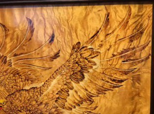 金丝楠烙画挂屏《大展宏图》 满水波的大叶楠面板和黑檀边框为原材料