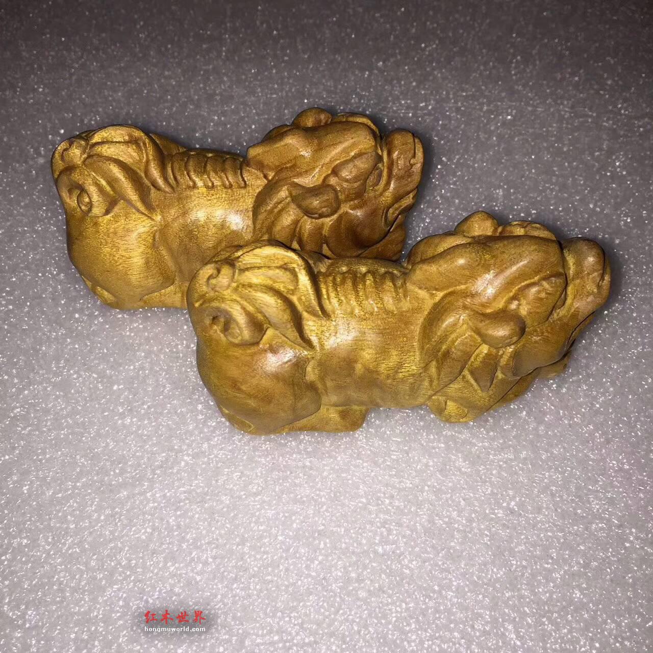 金丝楠木工艺品《麒麟》一对 黄金底色雕工精细-2