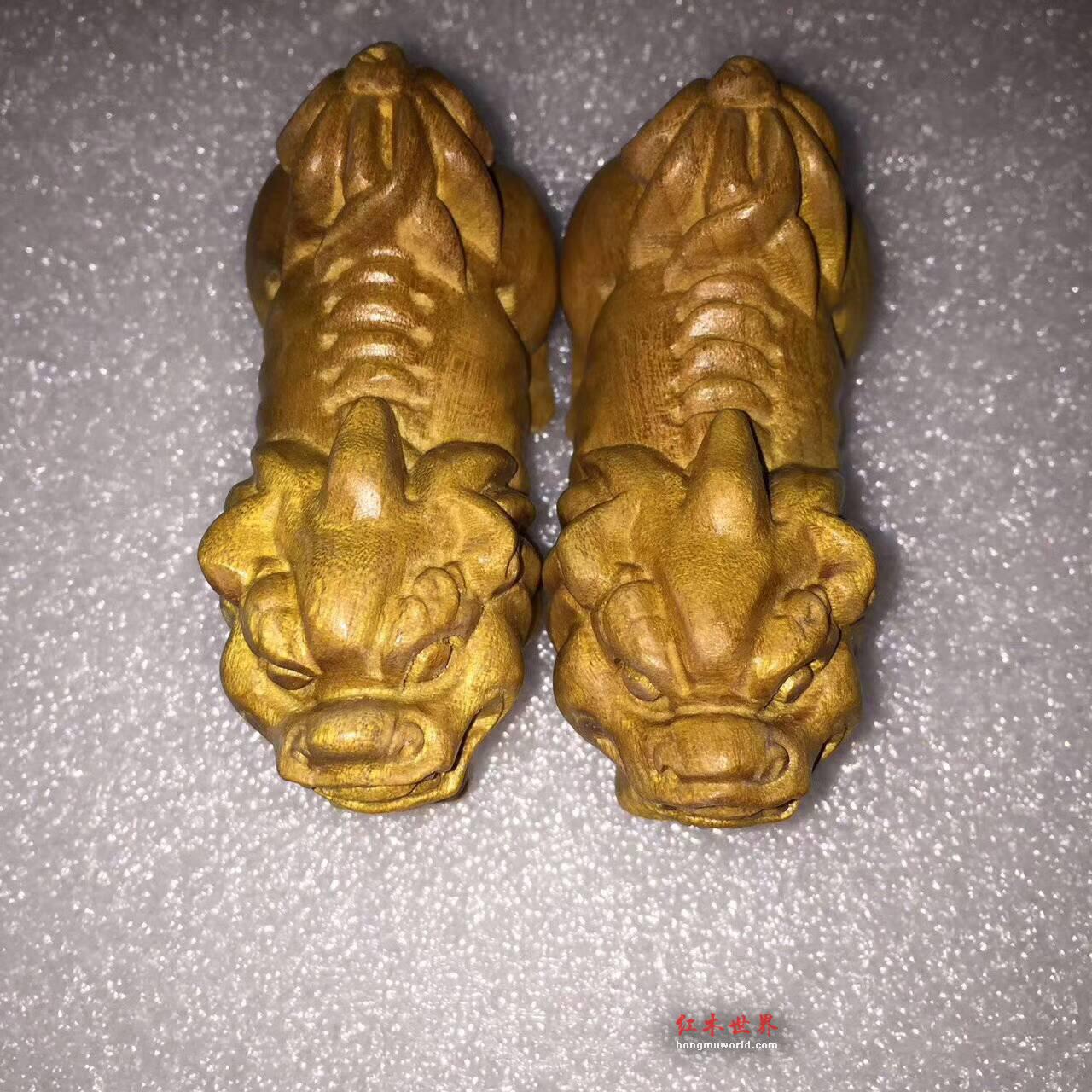 金丝楠木工艺品《麒麟》一对 黄金底色雕工精细-4