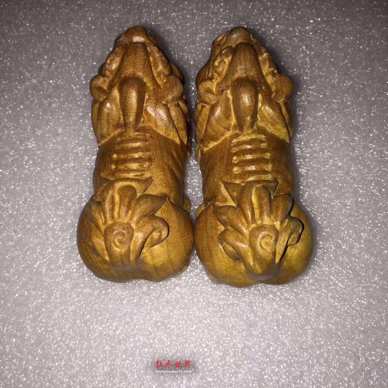 金丝楠木工艺品《麒麟》一对 黄金底色雕工精细-3