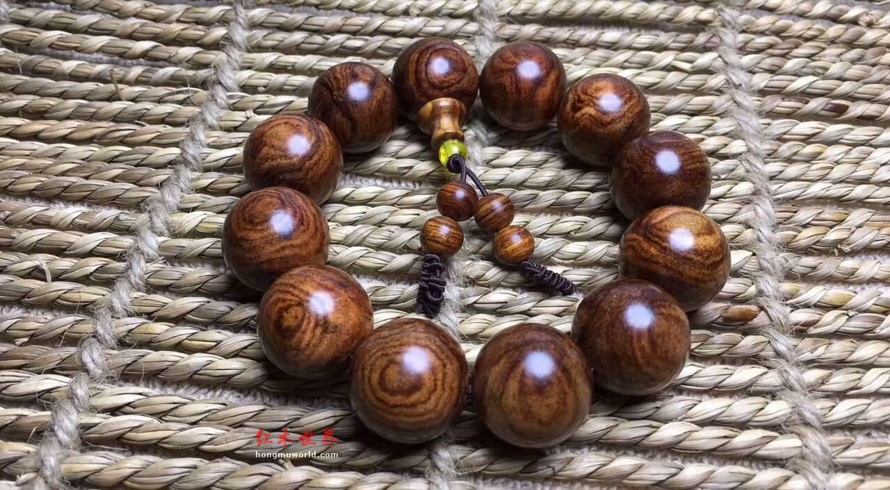 海南黄花梨手串 特微蜘蛛纹虎皮纹纹路奇特飘逸-1