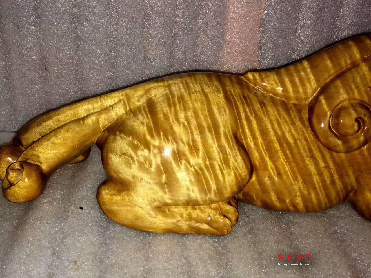 金丝楠木工艺品《貔貅》云彩水波纹黄金底色招财镇宅-1