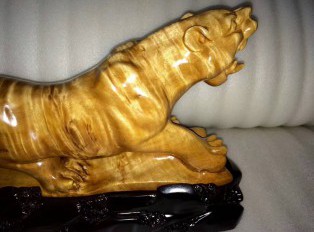 金丝楠工艺品《威震山河》手工雕刻老虎栩栩如生