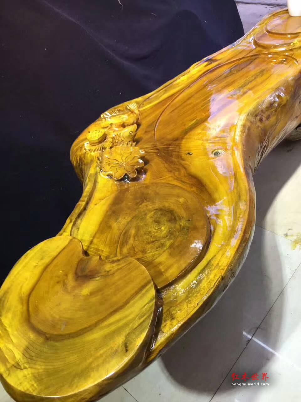 金丝楠茶台《连年有鱼》造型独特构思巧妙黄金底色增添贵气-7