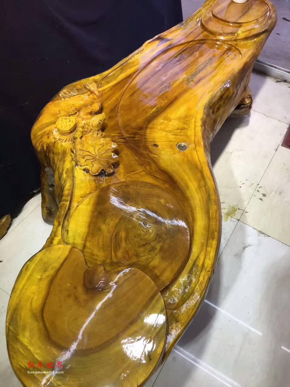 金丝楠茶台《连年有鱼》造型独特构思巧妙黄金底色增添贵气-8