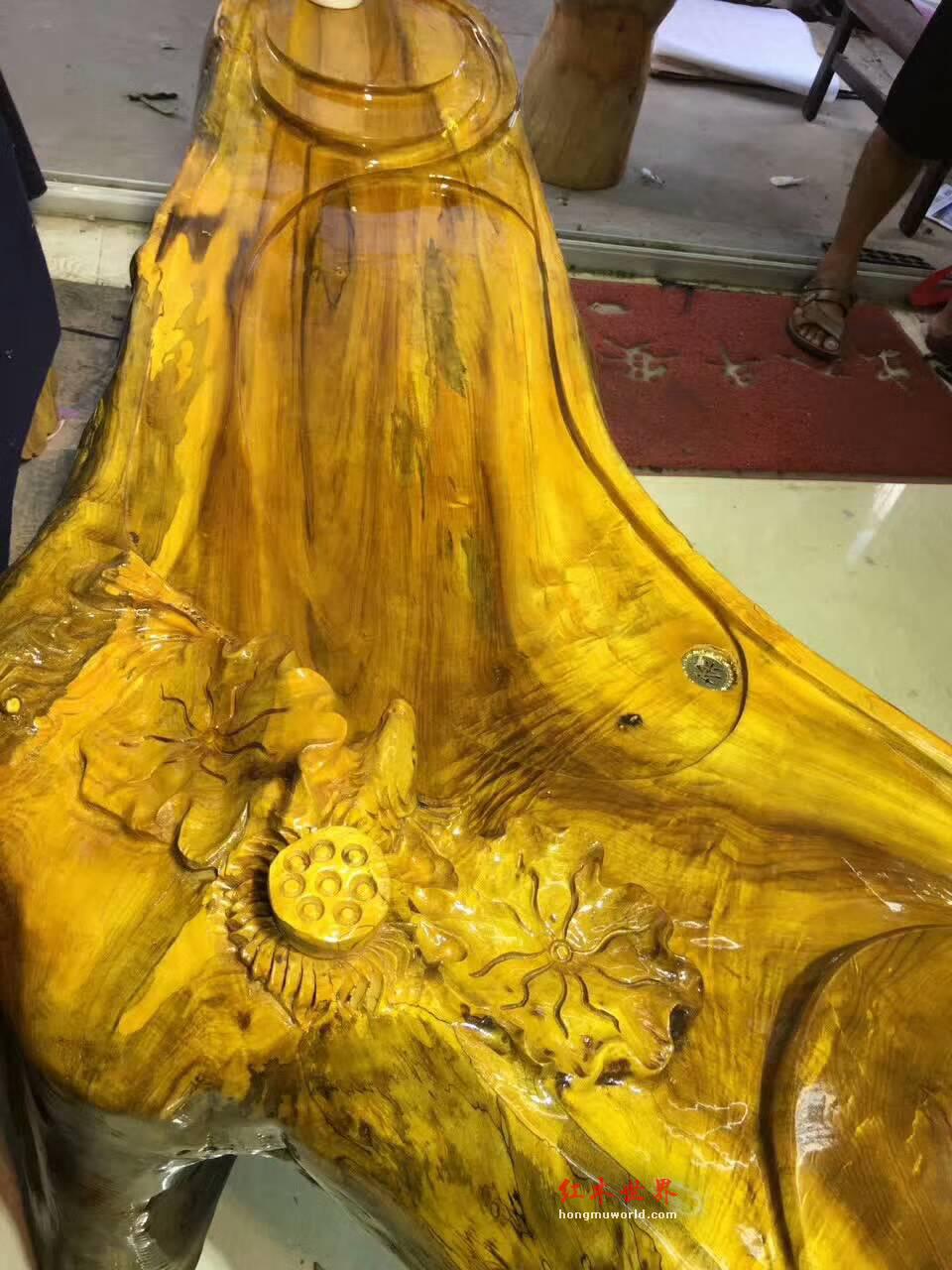 金丝楠茶台《连年有鱼》造型独特构思巧妙黄金底色增添贵气-9