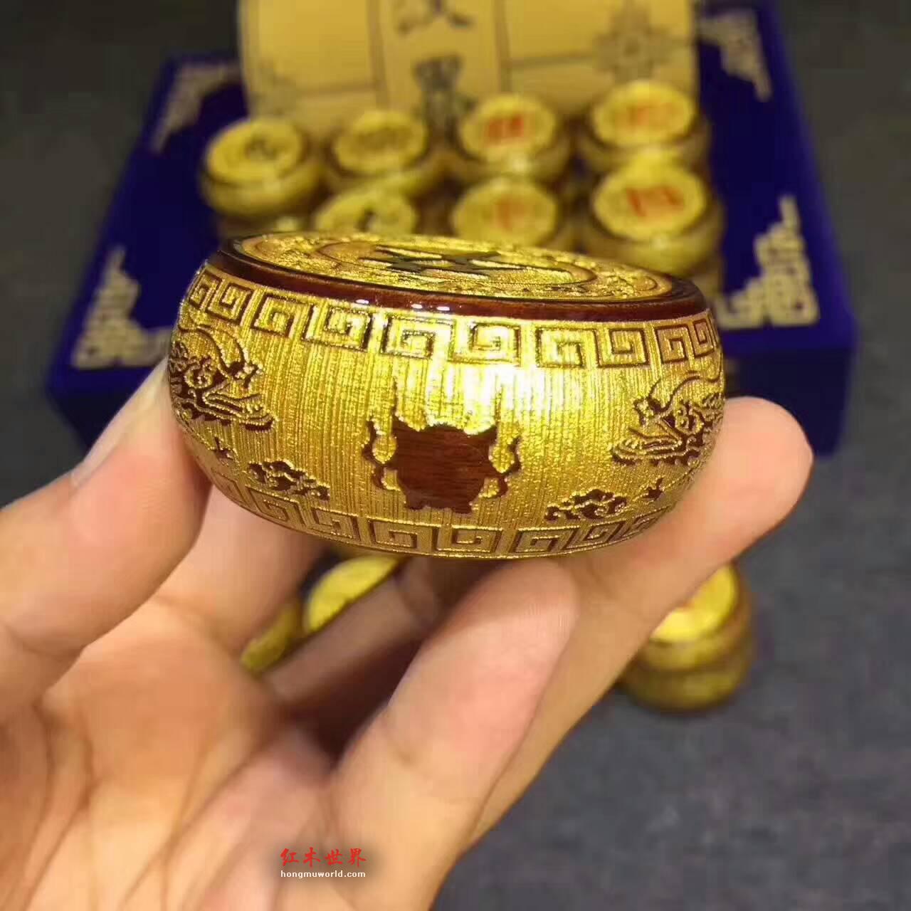 金丝楠木象棋 九龙图案鎏金表面贵气不凡-3