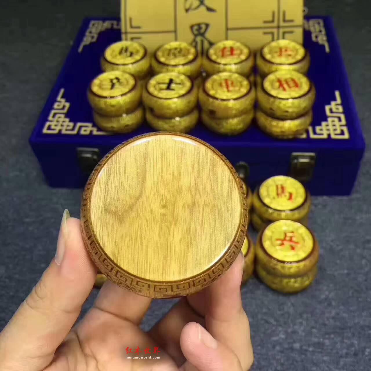 金丝楠木象棋 九龙图案鎏金表面贵气不凡-6