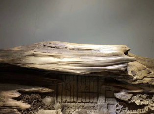 古阴沉木雕件系列之《古门》 颜色造型展现沉厚内涵