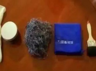 红木家具做保养不一定要请专业师傅，自己也能做