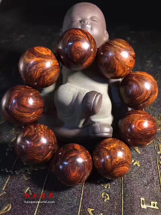 谁说高仿就不值钱的，它是海南黄花梨的替代木材，堪称价值不菲！-2